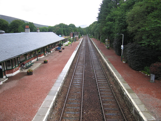 Spean Bridge from bridge
looking east
