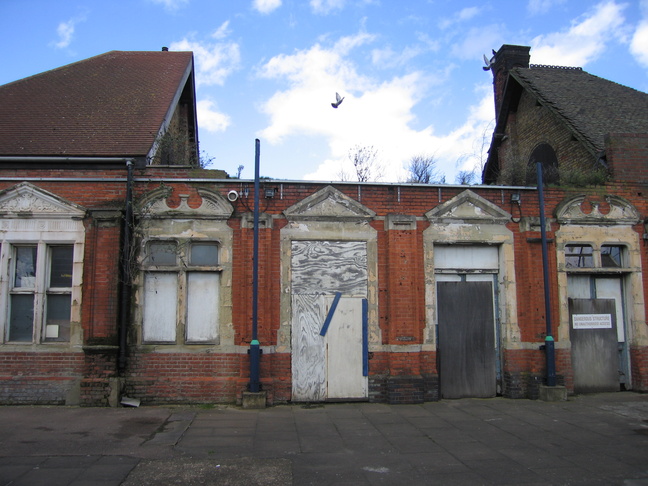 Stratford platform 11 roofing
gap