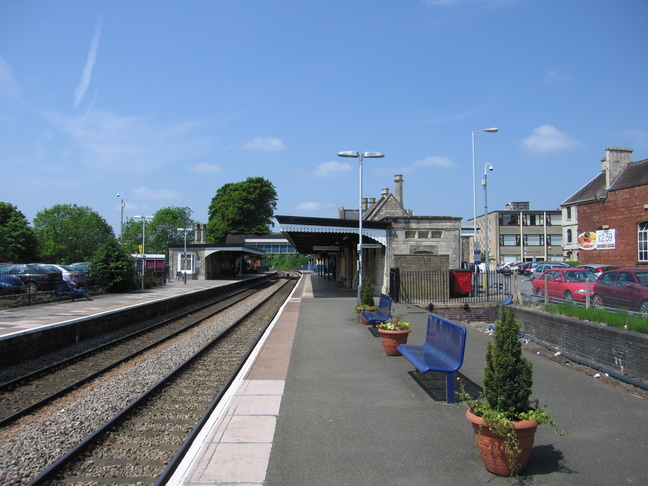 Stroud platforms looking west