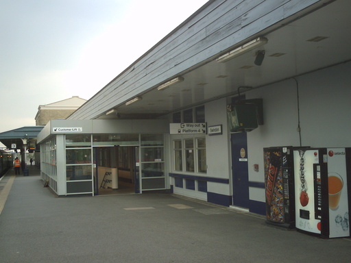 Swindon platform 3 exit