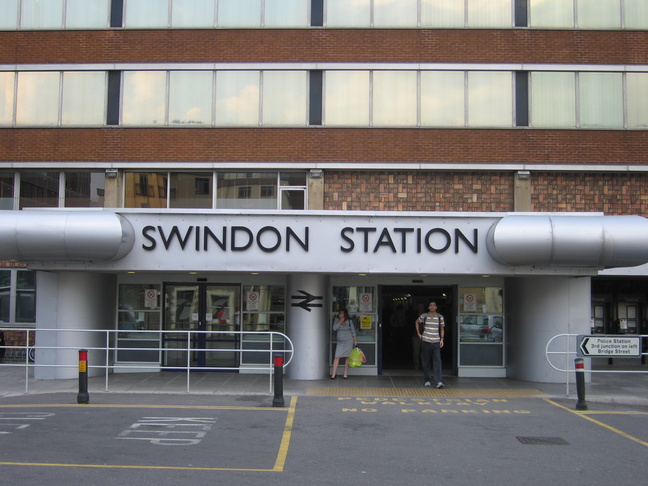 Swindon station sign