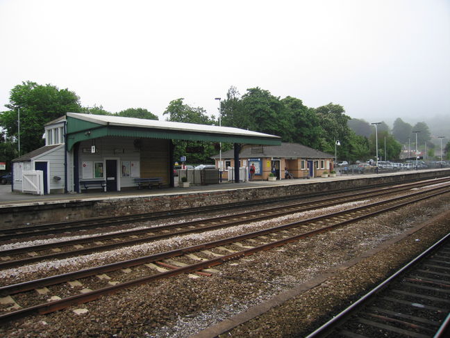 Totnes platform 1 buildings