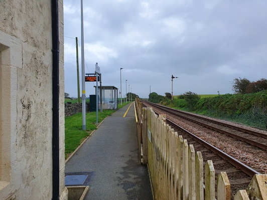 Ty Croes platform 1