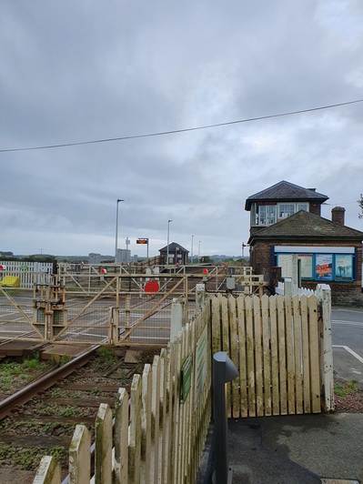 Ty Croes signalbox and level crossing