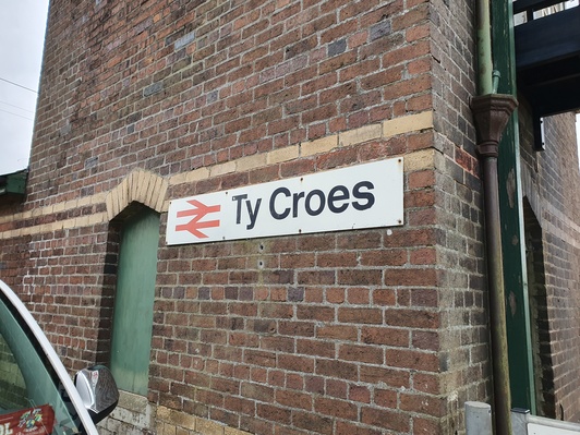 Ty Croes sign