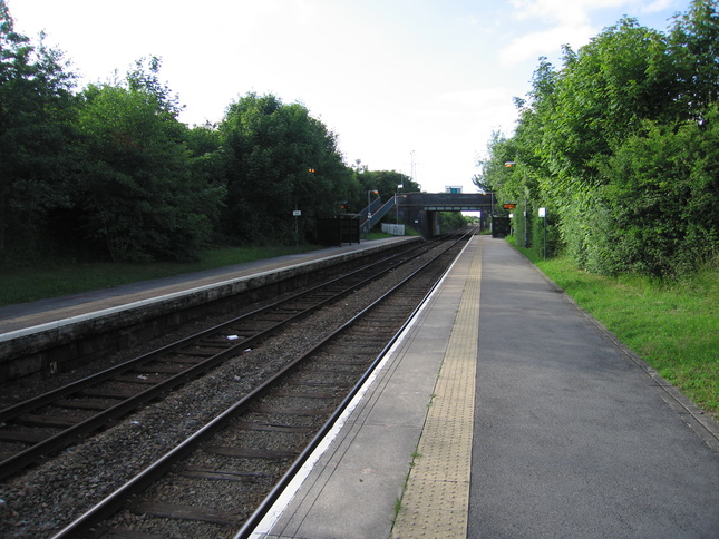 Upton looking north at platforms