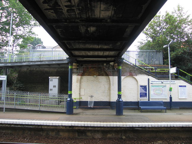 Walthamstow Queen's
Road footbridge