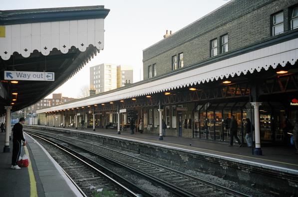 Woolwich Arsenal curved platforms