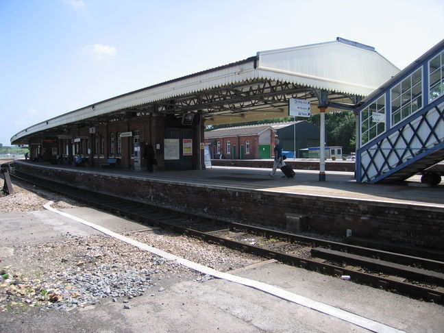 Yeovil Junction platform 1