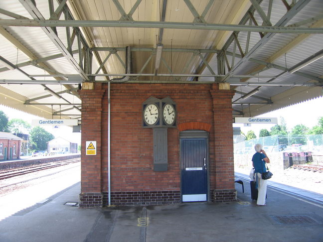 Yeovil Junction clock