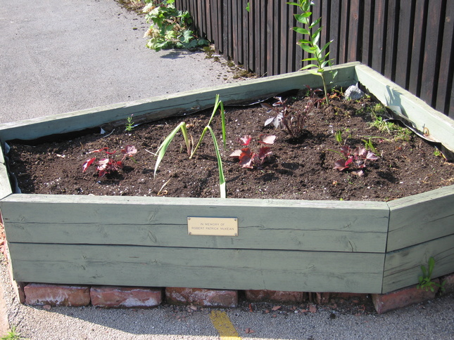 Bescar Lane memorial
planter