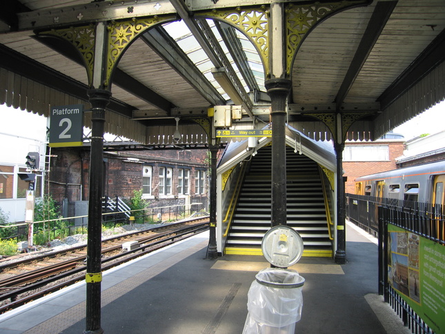 Birkenhead Central platform
2 exit
