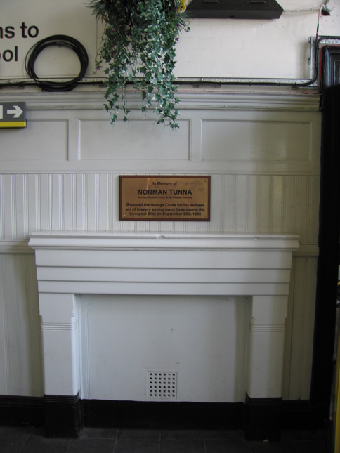 In Memory of NORMAN TUNNA
/ Shunter, Morpeth Dock, Great Western Railway / Awarded the George
Cross for his selfless act of bravery saving many lives during the
Liverpool Blitz on September 26th 1940