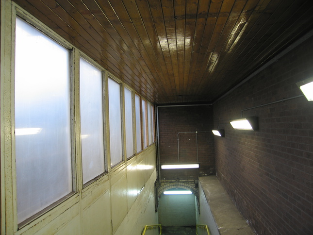Broad Green platform 1
subway entry
