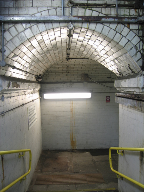 Broad Green platform 2 subway
end