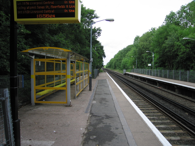 Bromborough Rake platform 2
shelter