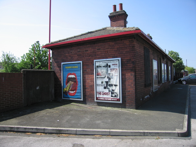 Castleford platform 1 building
side