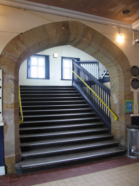 Dewsbury concourse to
footbridge