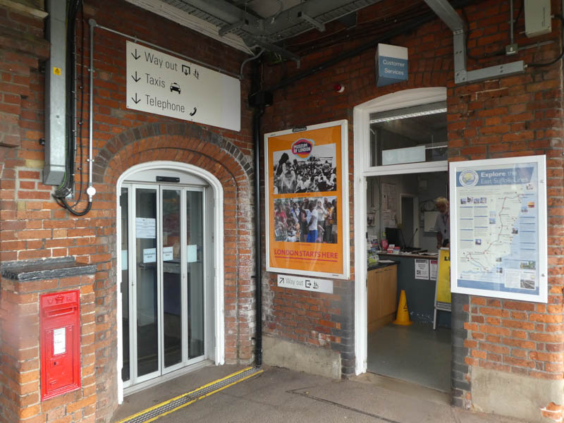 The ticket office and customer services on platform 1