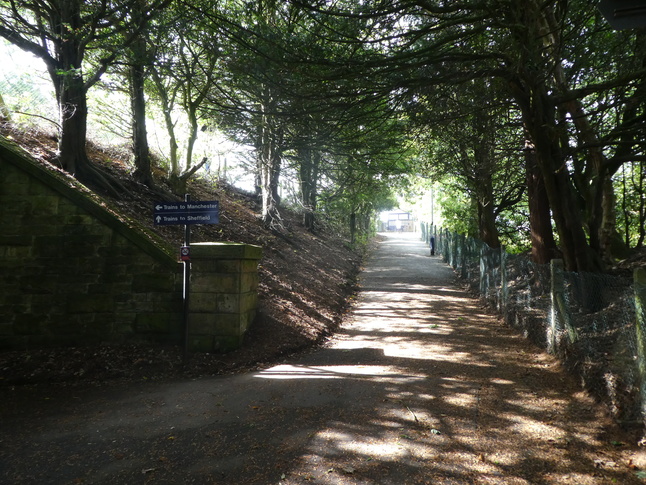 Edale platform 2 approach