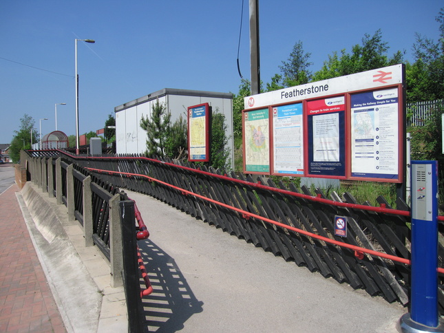 Featherstone platform 1
entrance