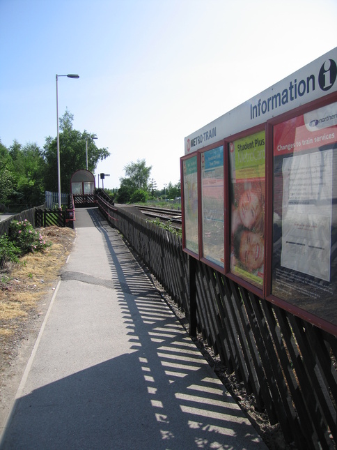 Featherstone platform 2
entrance