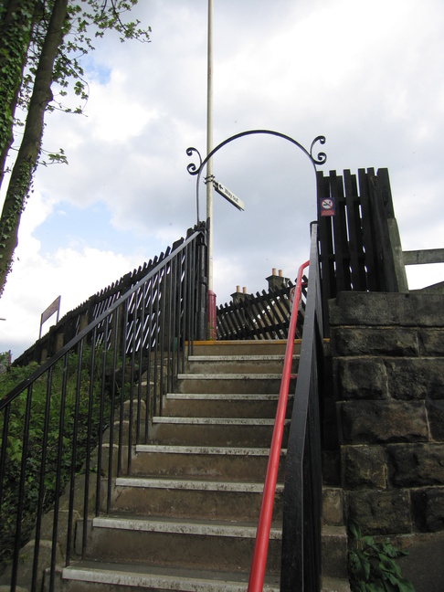 Headingley platform 2 steps