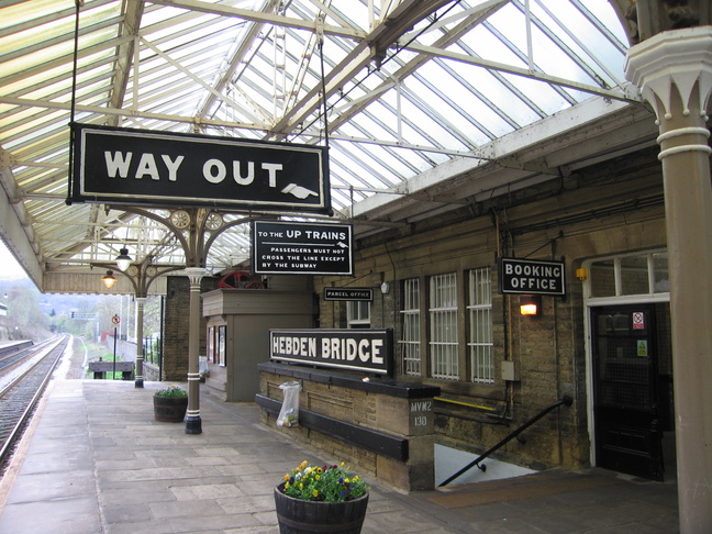 Hebden Bridge platform 2 looking
west