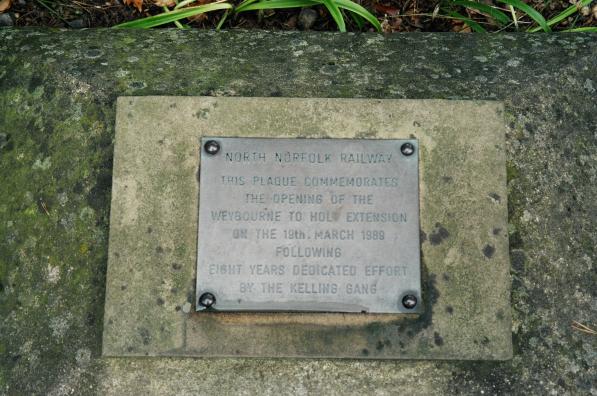 Holt plaque