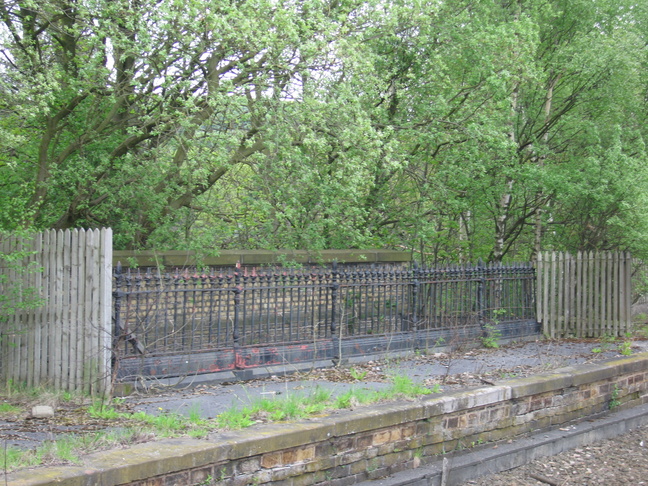 Honley disused platform
railings