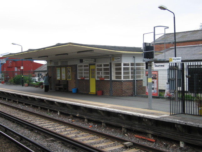 Hoylake platform 2 building