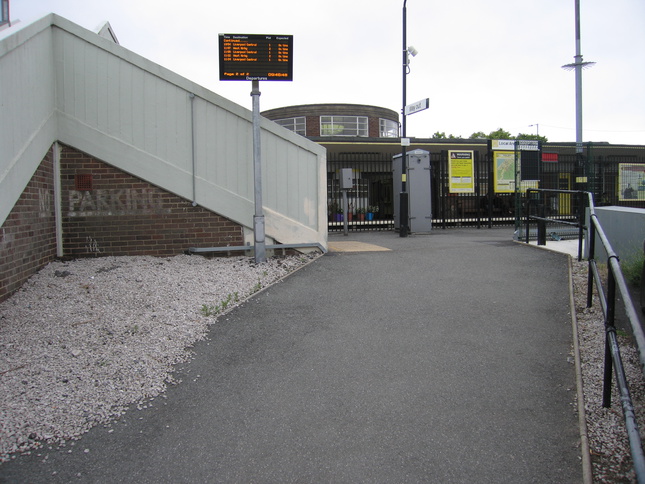 Hoylake platform 2 ramp