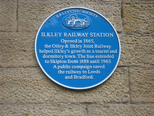 Ilkley Railway Station.  Opened
in 1865 the Otley and Ilkley Joint Railway helped Ilkley's growth as a
tourist and dormitory town.  The line extended to Skipton from 1888
until 1965.  A public campaign saved the railway to Leeds and
Bradford.