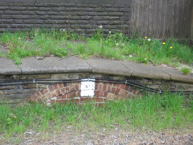 Lockwood disused platform
arch
