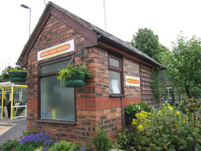 Maghull level crossing hut side