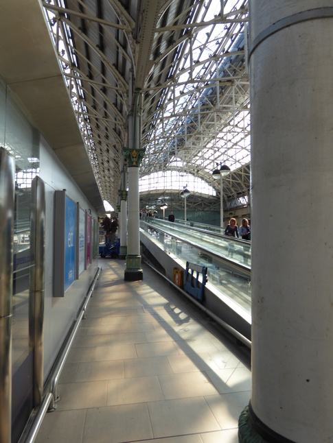 Manchester
Piccadilly platform 10 travelators
