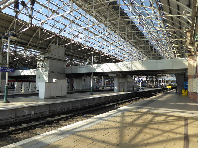 Manchester Piccadilly
footbridge