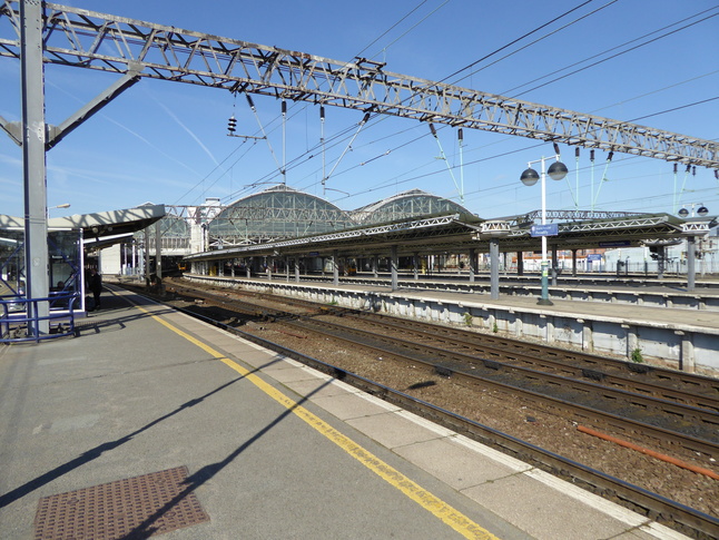 Manchester Piccadilly trainshed seen from platforms 13 and 14
