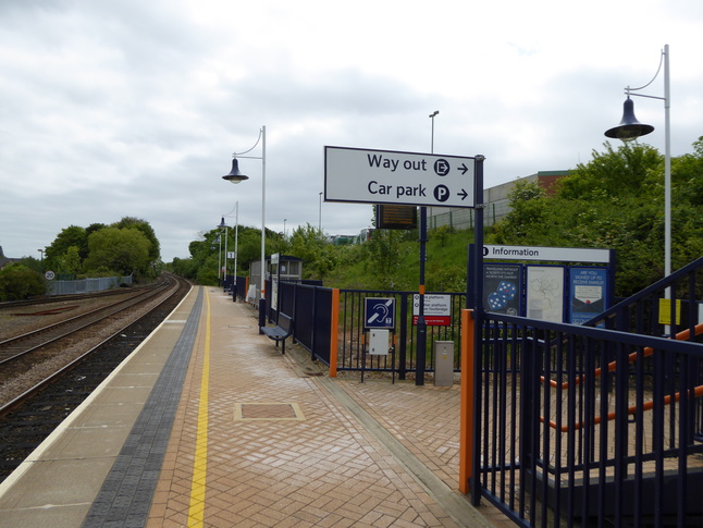 Mansfield Woodhouse platform
1 looking south