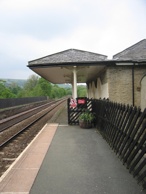 Mytholmroyd platform 2 old
canopy