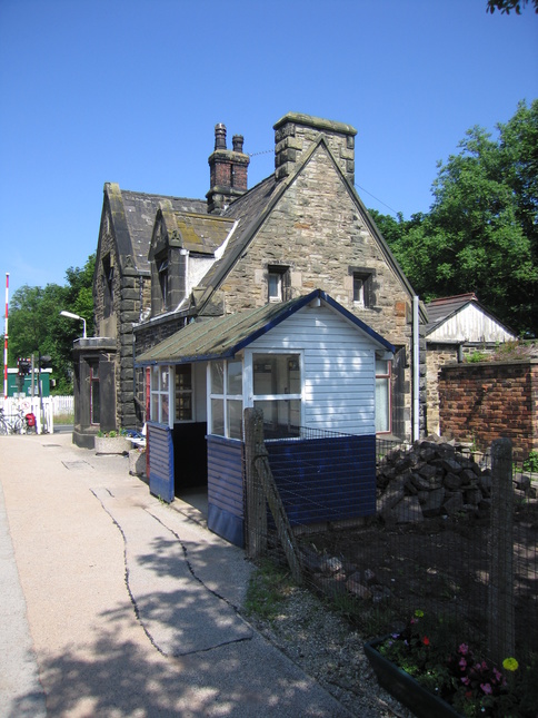 New Lane platform 2 shelter