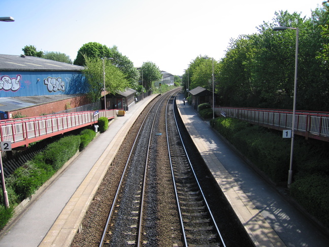 New Pudsey from bridge
looking east