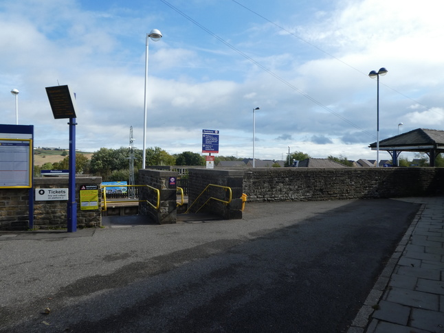Penistone platform 2 entrance