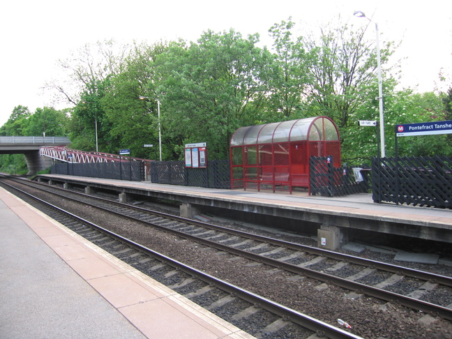 Pontefract Tanshelf
platform 2 shelter