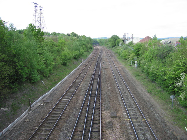 Ravensthorpe from road
bridge, looking west