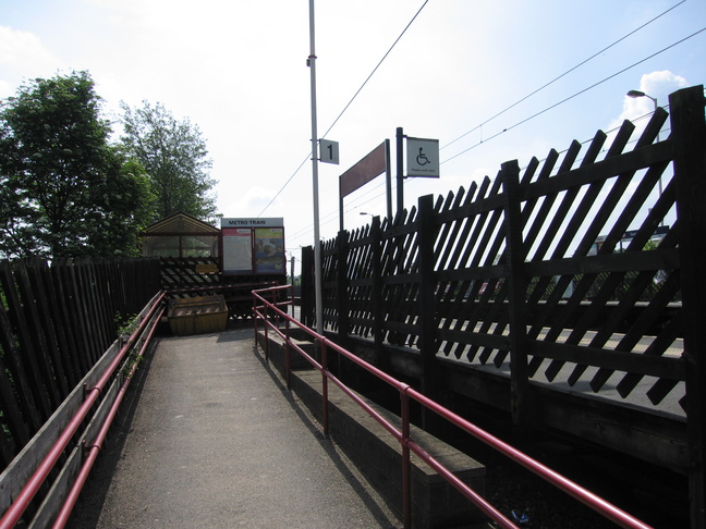 Sandal and Agbrigg platform
1 entrance