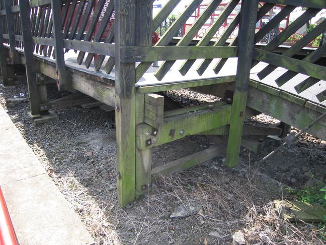 Sandal and Agbrigg wooden
platform construction