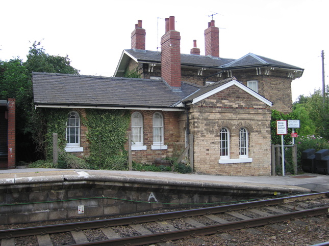 Swinderby platform 2 side of
building