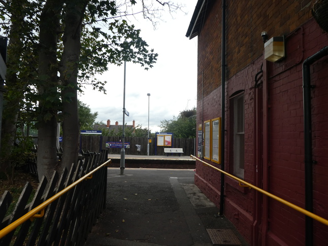 Thorne North platform 1 entrance