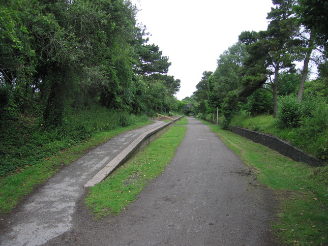 Thurstaston looking north along
platforms